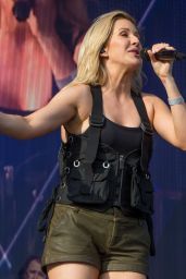 Ellie Goulding Performing at Radio 1