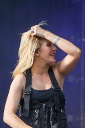 Ellie Goulding Performing at Radio 1