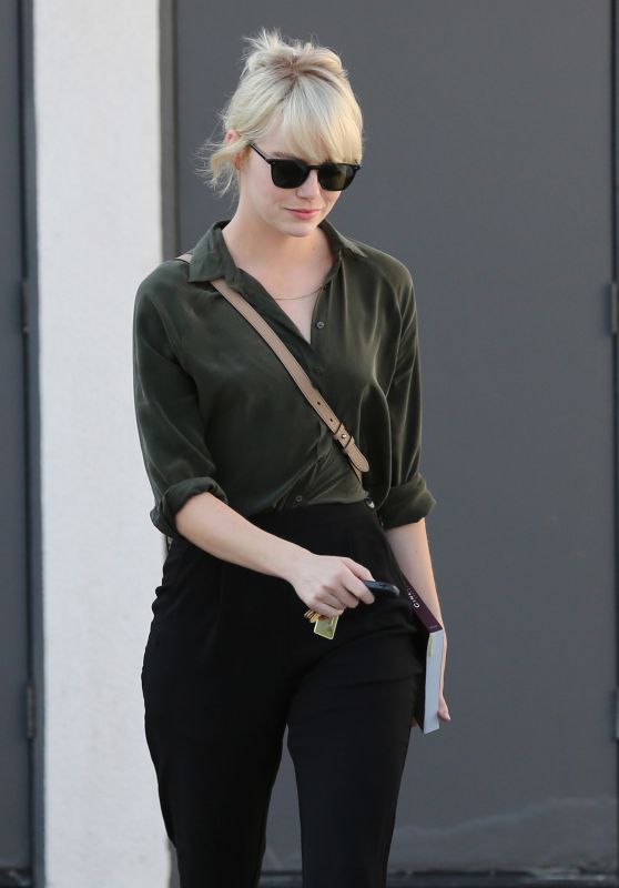 Emma Stone Leaves a in Weho 5/24/2016