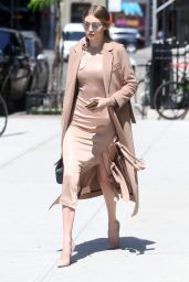 Gigi Hadid Chic Outfit - New York City 5/9/2016 