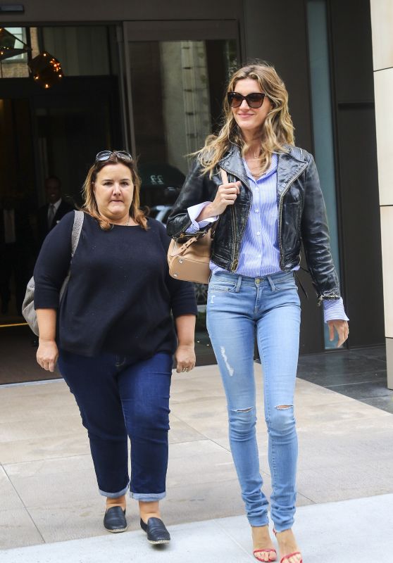 Gisele Bundchen in Tight Jeans - Leaving Her Apartment in New York 4/30/2016