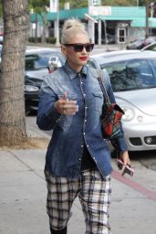 Gwen Stefani Street Style  - Out in Studio City 5/6/2016