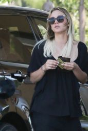 Kaley Cuoco - Out in Los Angeles 5/1/2016 