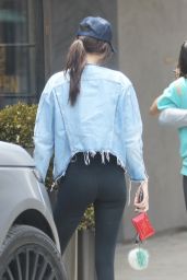 Kendall Jenner at the Beverly Glen Deli in Bel-Air 5/28/2016 