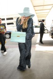 Kesha - Takes a Friday Night Flight at LAX AIrport in LA 5/20/2016