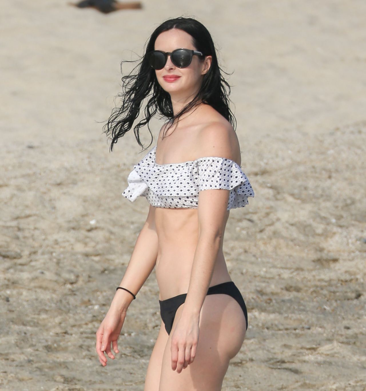 krysten-ritter-and-angelique-cabral-in-a-bikinis-on-a-beach-in-mexico-5-8-2...