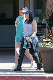 Kylie Jenner Street Style - at Bui Sushi in Malibu 5/27/2016 