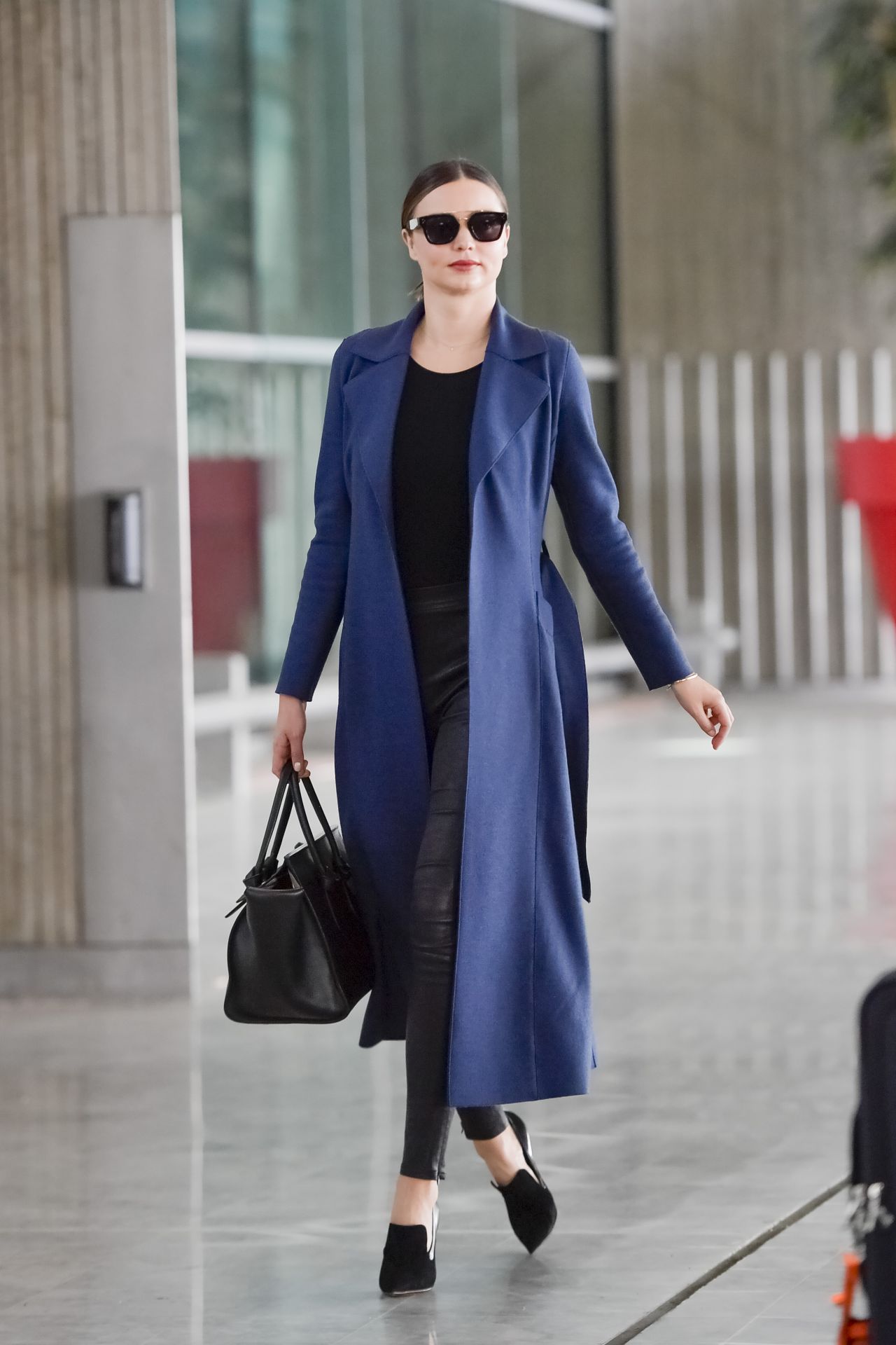 Miranda Kerr Travel Outfit - Charles de Gaulle Airport in Paris 5/21 ...