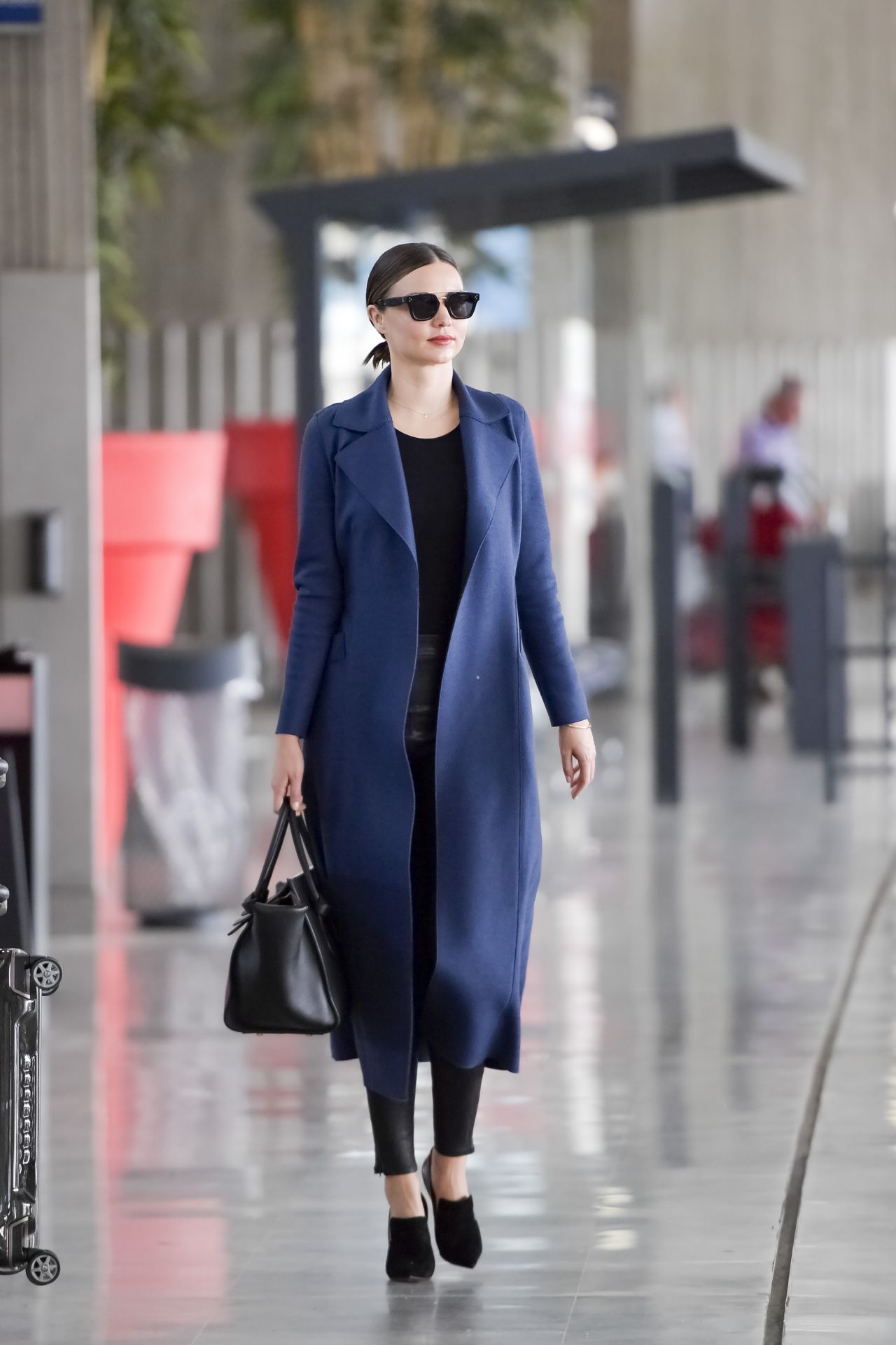 Miranda Kerr Travel Outfit - Charles de Gaulle Airport in Paris 5/21 ...
