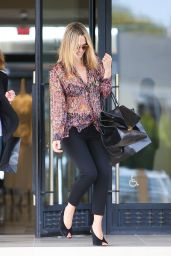 Molly Sims Cute Outfit Ideas - Seen in Beverly Hills, California 5/3/2016