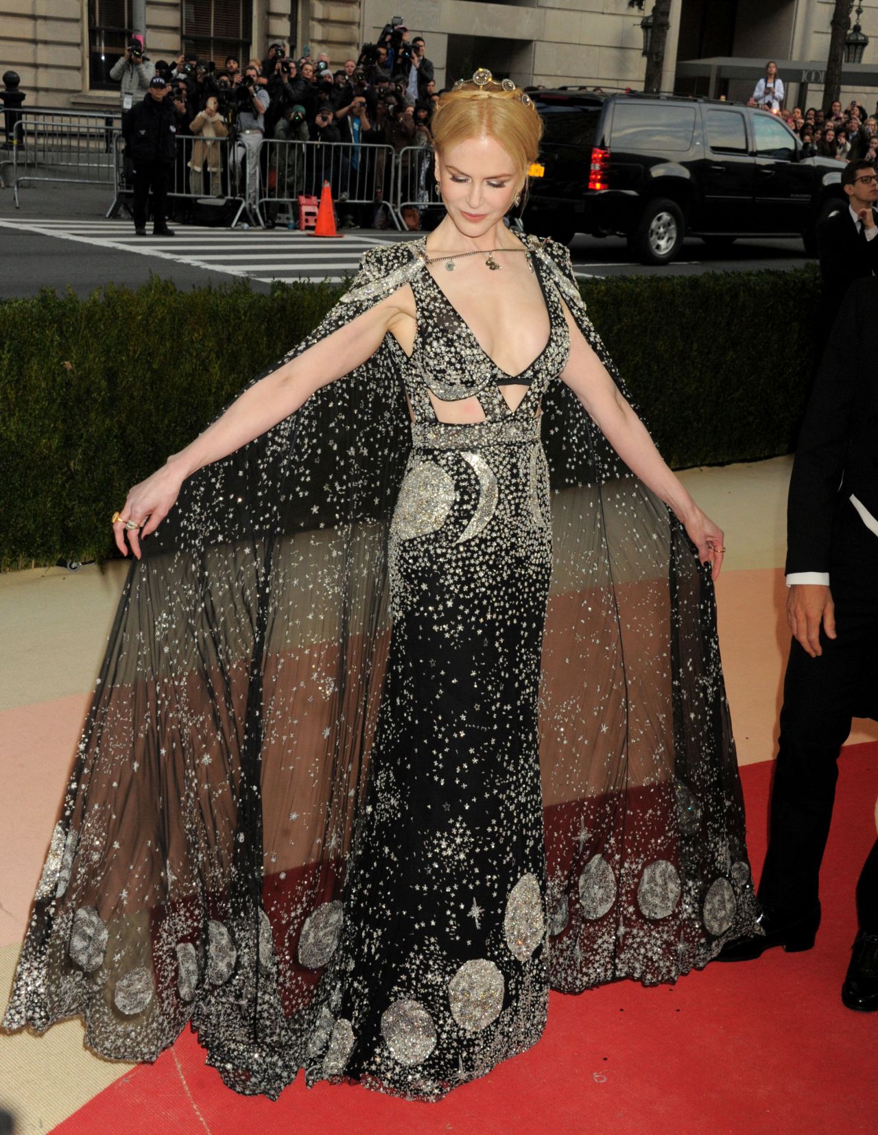 Nicole Kidman – 2016 Met Gala Held at the Metropolitan Museum of Art ...