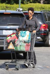 Nicole Murphy - Leaves Bristol Farms Grocery Store in West Hollywood 5/2/2016