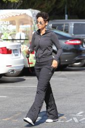 Nicole Murphy - Leaves Bristol Farms Grocery Store in West Hollywood 5/2/2016