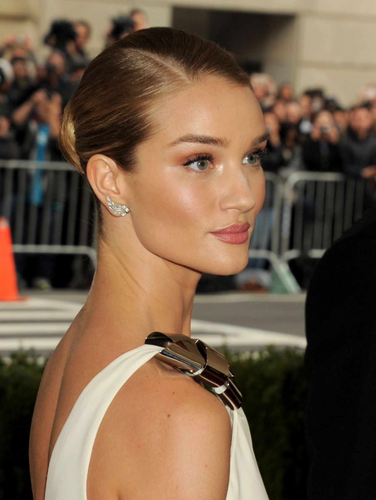 Rosie Huntington-Whiteley – Met Costume Institute Gala 2016 in New York