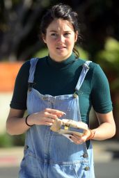 Shailene Woodley - Goes For a Walk Through The Streets of Venice, April 2016