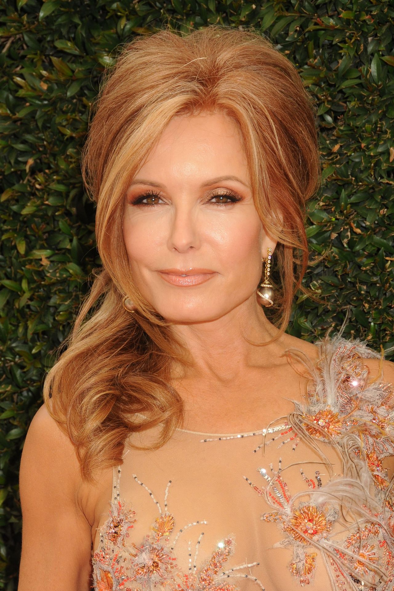 tracey-bregman-2016-daytime-emmy-awards-in-los-angeles-2.