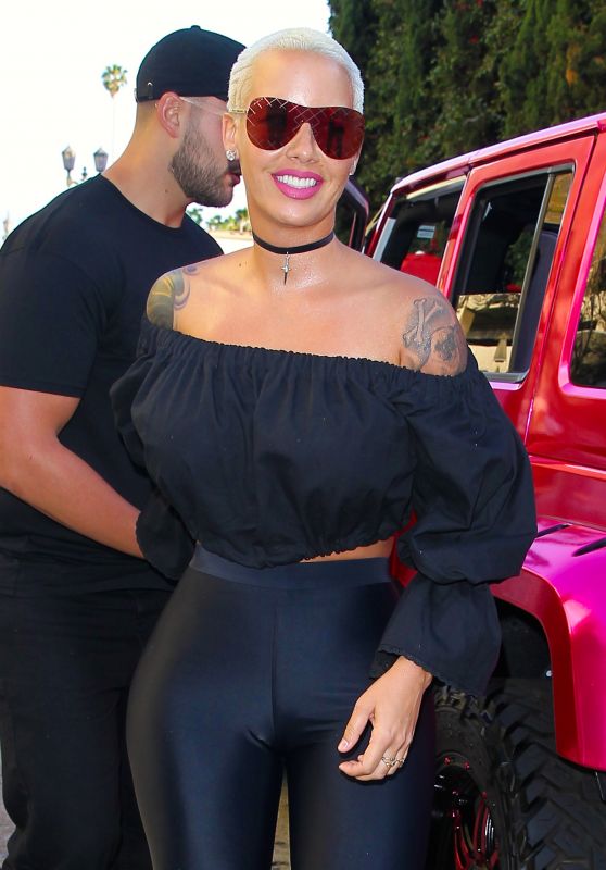  Amber Rose - Gives Big Donation to the Boys From the Unique Stars Youth Program in Hollywood 6/5/2016