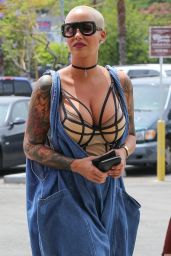Amber Rose - Lunches at The Cheesecake Factory With a Friend in Canoga Park, CA 6/10/2016