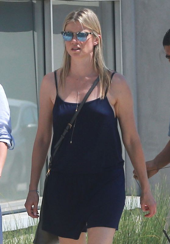 Amy Smart - Out for Lunch in West Hollywood 6/20/2016