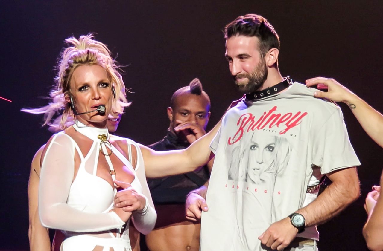 https://celebmafia.com/wp-content/uploads/2016/06/britney-spears-performs-on-stage-for-her-piece-of-me-show-in-las-vegas-6-17-2016-16.jpg