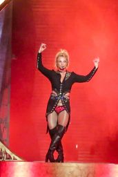 Britney Spears - Performs on Stage For Her 