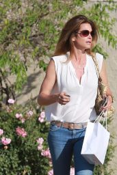 Cindy Crawford - Shopping in Malibu 6/20/2016