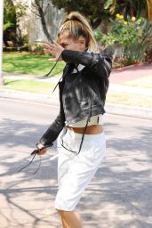 Hailey Baldwin - Out in Los Angeles 5/31/2016