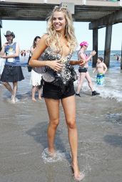 Hailey Clauson – Mermaid Parade in Coney Island 6/18/2016