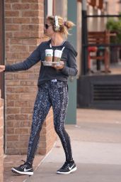 Heidi Klum in an Athletic Outfit - Picks up Starbucks in New York City 6/14/2016