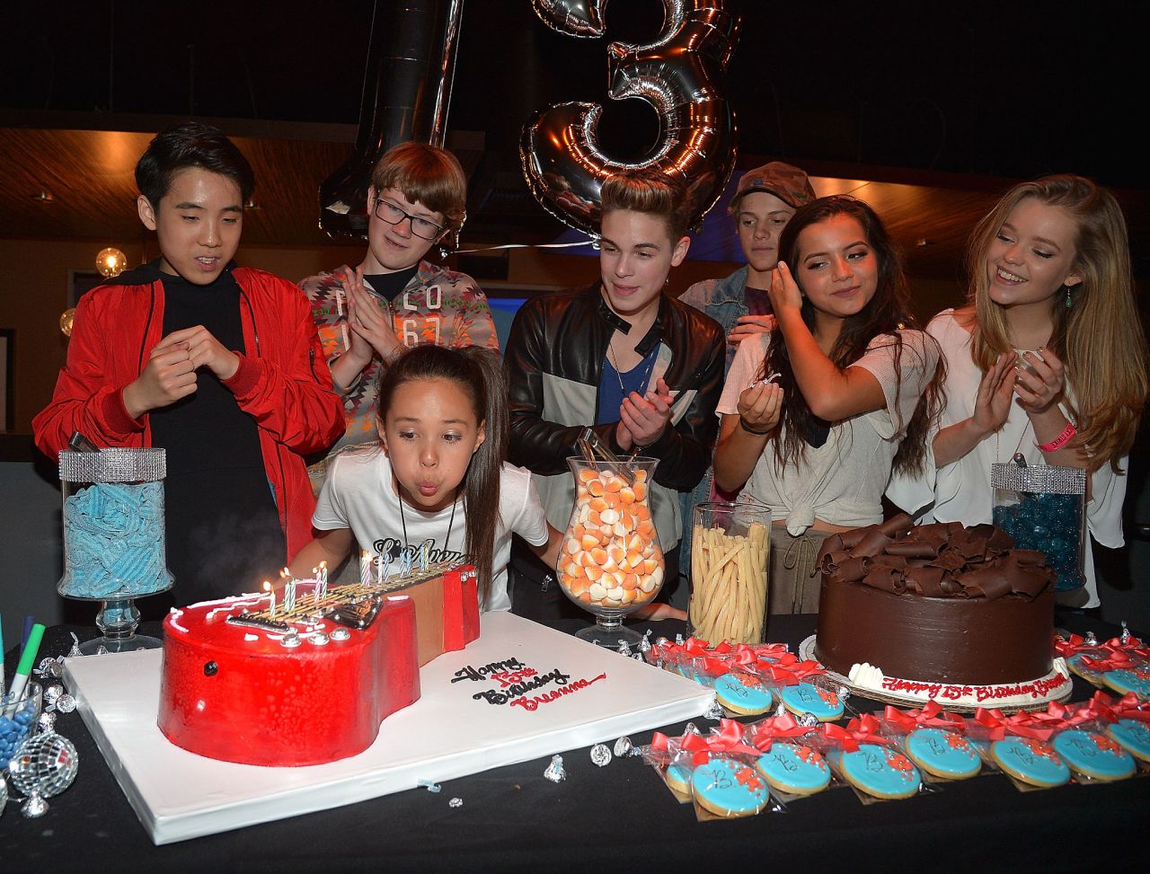 isabela-moner-breanna-yde-s-13th-birthday-party-at-lucky-strike-lanes-at-l....
