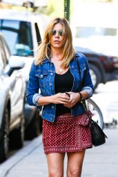 Jennifer Aniston - Arrives at a Meeting in New York 6/17/2016