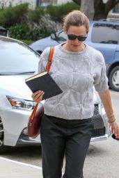 Jennifer Garner - Arrives for a Sunday Church Service in Pacific Palisades, CA 6/5/2016