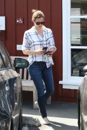 Jennifer Garner at Brentwood Country Mart - Los Angeles 6/2/2016