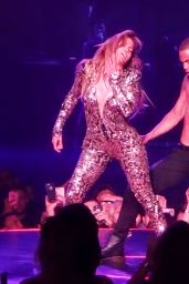 Jennifer Lopez Performs Live Onstage at Planet Hollywood in Las Vegas, June 2016