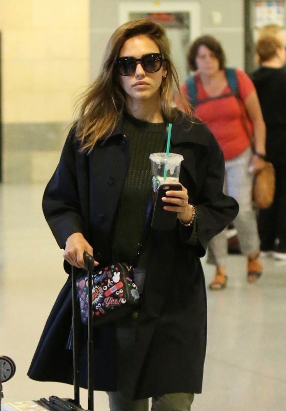 Jessica Alba Travel Outfit - Leaving JFK Airoport in New York 6/13/2016