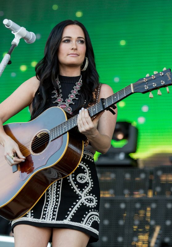 Kacey Musgraves Performs at Windy City LakeShake Music Festival, Chicago 6/18/2016