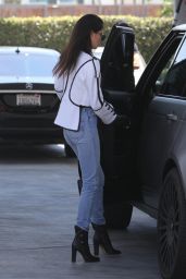 Kendall Jenner Booty in Jeans - Getting Gas in Los Angeles 6/2/2016 