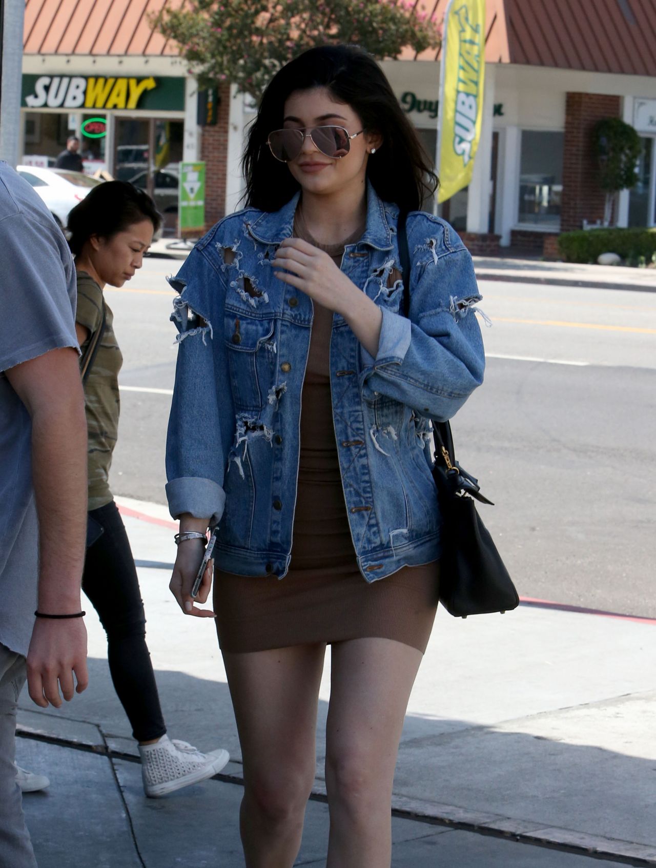 Kylie Jenner - Grabbing Lunch in Woodland Hills in California 6/23/2016 ...