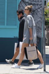 Maria Sharapova Casual Outfit - Venice, California 6/19/2016