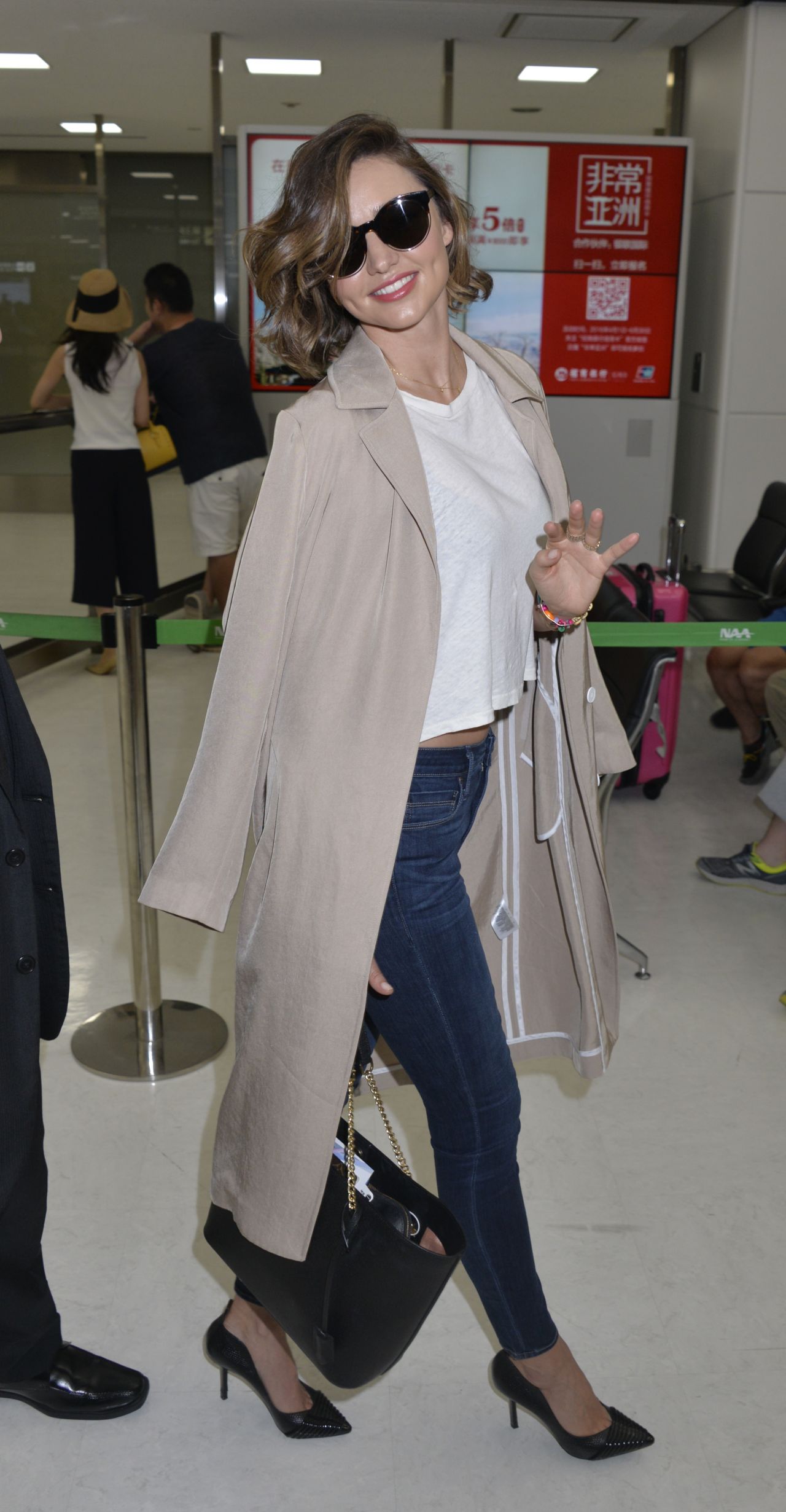 Miranda Kerr - Tokyo's Narita International Airport in Japan 6/1820/16 ...