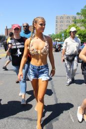 Nina Agdal - Mermaid Parade in Coney Island 6/18/2016 
