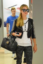 Paris Hilton - Shopping at the Apple Store in Milan, Italy 6/16/2016
