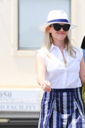 Reese Witherspoon Chic Street Style - Los Angeles 6/21/2016
