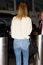 Rosie Huntington-Whiteley Casual Style - Arriving in the Big Apple in New York 6/5/2016