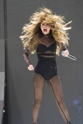 Selena Gomez - Performs During Her 