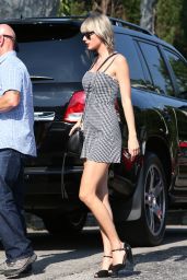 Taylor Swift Cute Outfit - Out in Nashville 6/23/2016