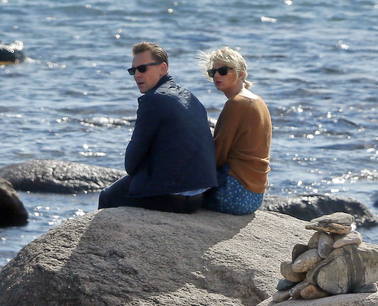Taylor Swift Enjoying A Day At A Beach In Rhode Island