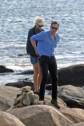 Taylor Swift - Enjoying a Day at a Beach in Rhode Island With Her New Boyfriend Tom Hiddleston, June 2016
