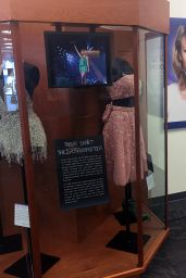 Taylor Swift - Greets Visitors at the Taylor Swift Education Center in Nashville 6/23/2016