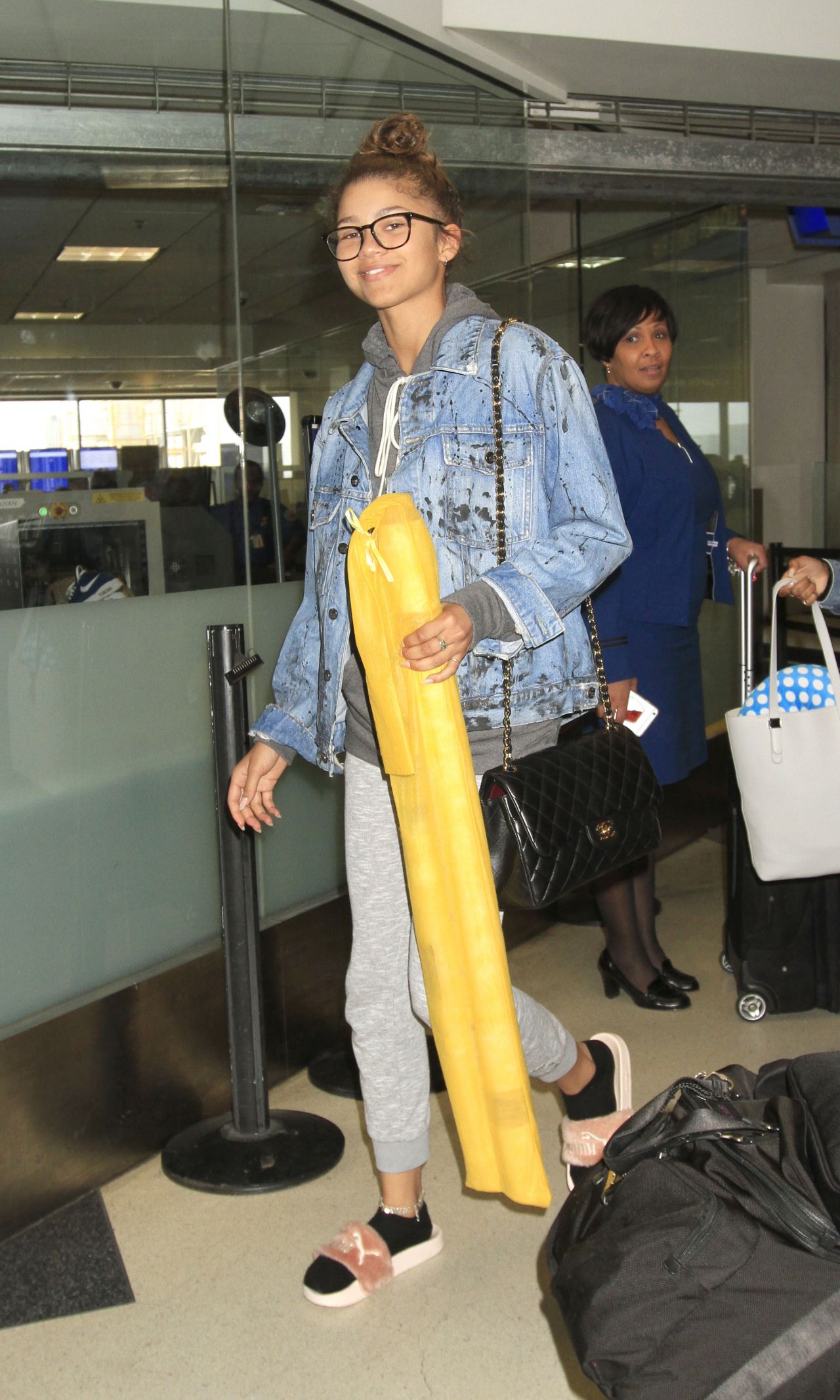 Zendaya departs from Los Angeles International Airport (LAX) Featuring:  Zendaya Where: Los Angeles , California, United States When: 01 Oct 2015  Stock Photo - Alamy
